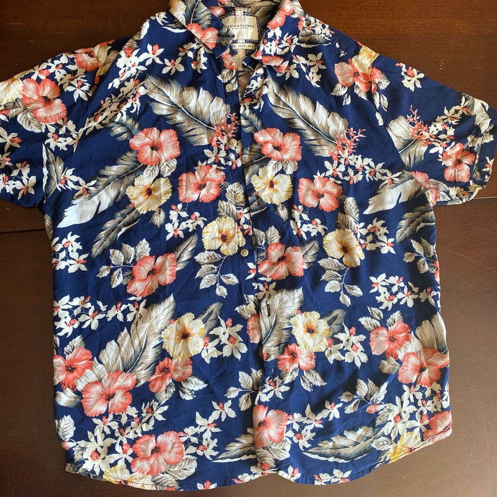 Medium short sleeve button up